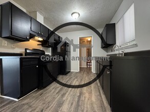 8902 E Bourne Dr in Jonesboro, GA - Foto de edificio - Building Photo