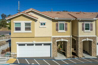 917 W Lincoln Ave in Escondido, CA - Building Photo - Building Photo