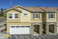 917 W Lincoln Ave in Escondido, CA - Foto de edificio - Building Photo