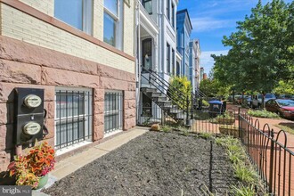 616 E St NE in Washington, DC - Building Photo - Building Photo