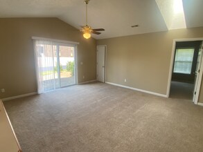 30 Cedar Ln in Santa Claus, IN - Foto de edificio - Building Photo