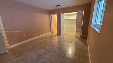 6808 NW 75th St in Tamarac, FL - Building Photo - Building Photo