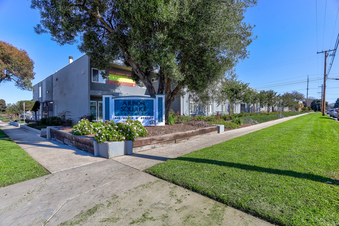 Arbor Square Apartments in Lompoc, CA - Foto de edificio