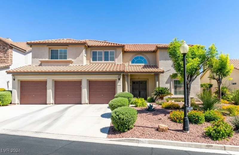 8000 Del Rey Ave in Las Vegas, NV - Building Photo