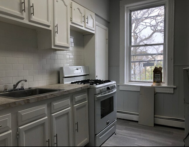 85 E 25th St, Unit 13
