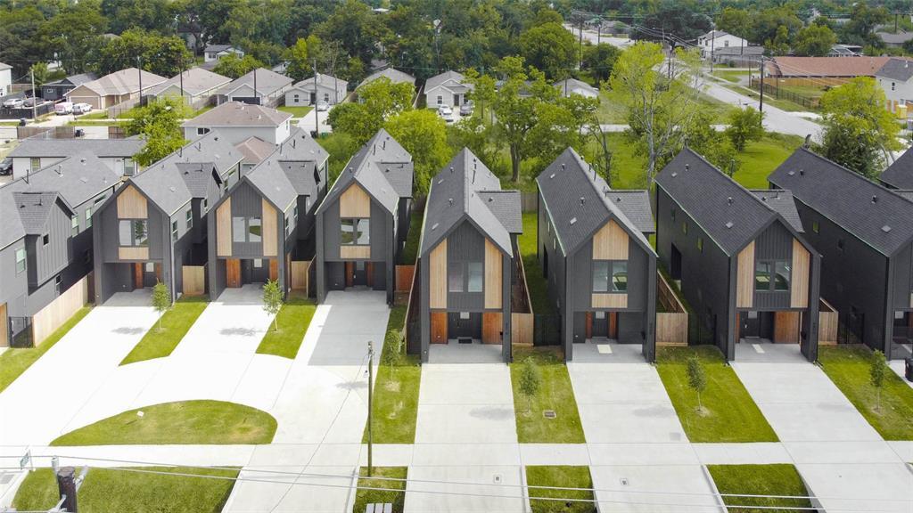 8022 Sunbury St in Houston, TX - Building Photo