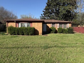 3811 Lakeview Dr NW in Huntsville, AL - Foto de edificio - Building Photo