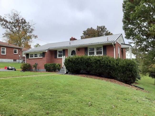 property at 1400 Grove Dr