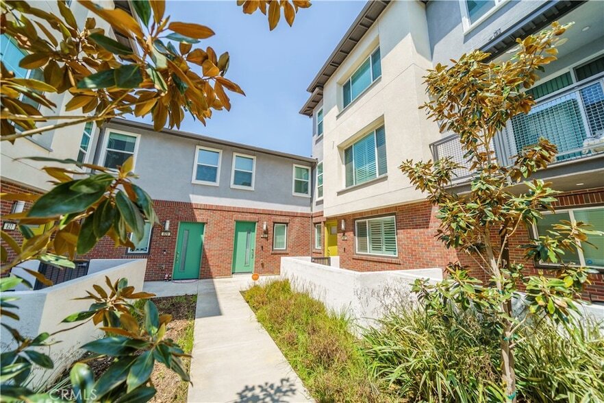 811 Hudson Ln, Unit 23 in West Covina, CA - Foto de edificio