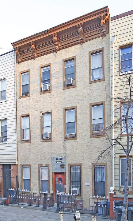 51 Ten Eyck St in Brooklyn, NY - Building Photo