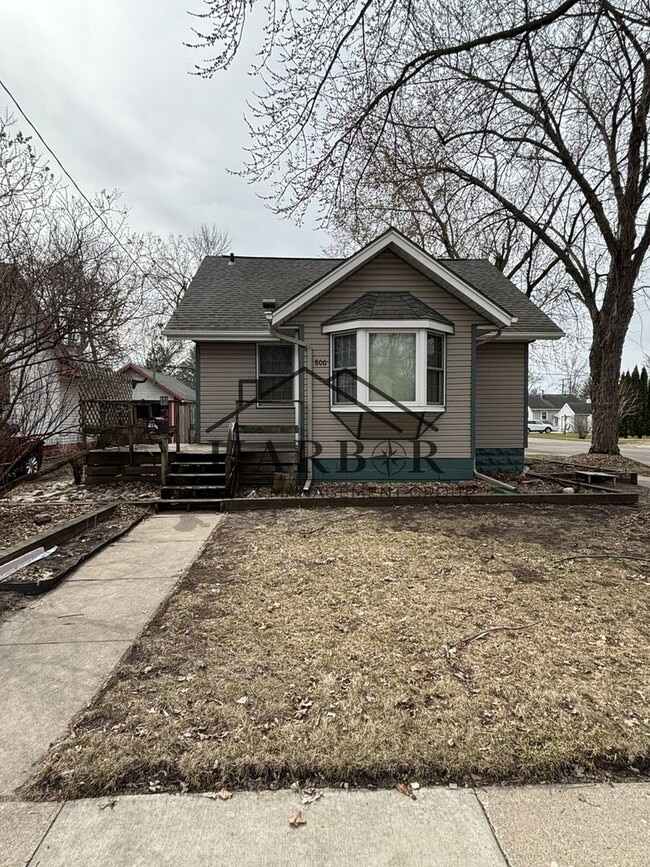 property at 800 8th Ave SE