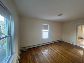 2575 Massachusetts Ave, Unit 2 in Cambridge, MA - Building Photo - Building Photo