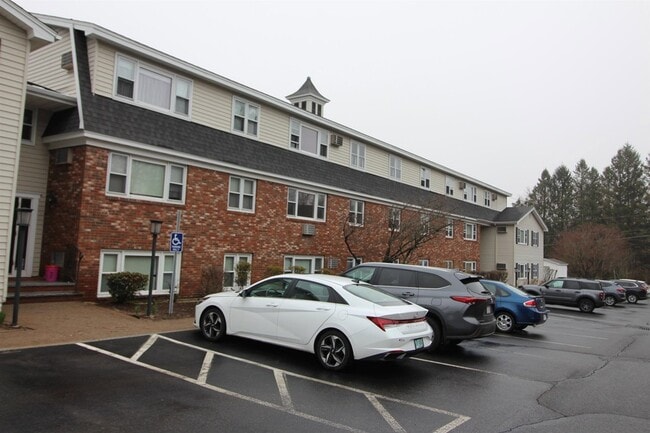 73 E Broadway, Unit K in Derry, NH - Building Photo - Building Photo
