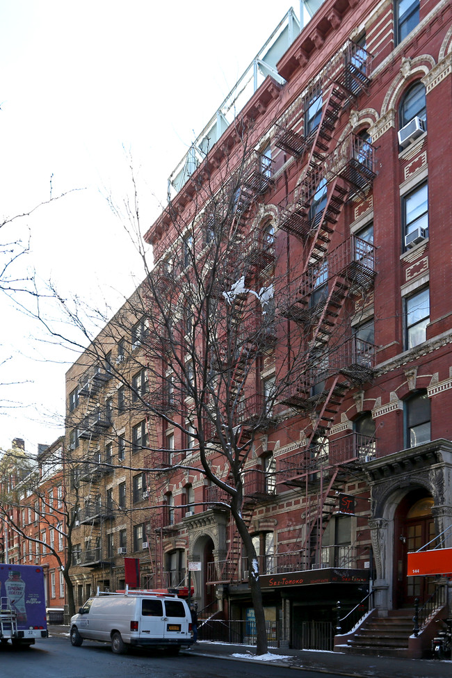 140 W 4th St in New York, NY - Building Photo - Primary Photo