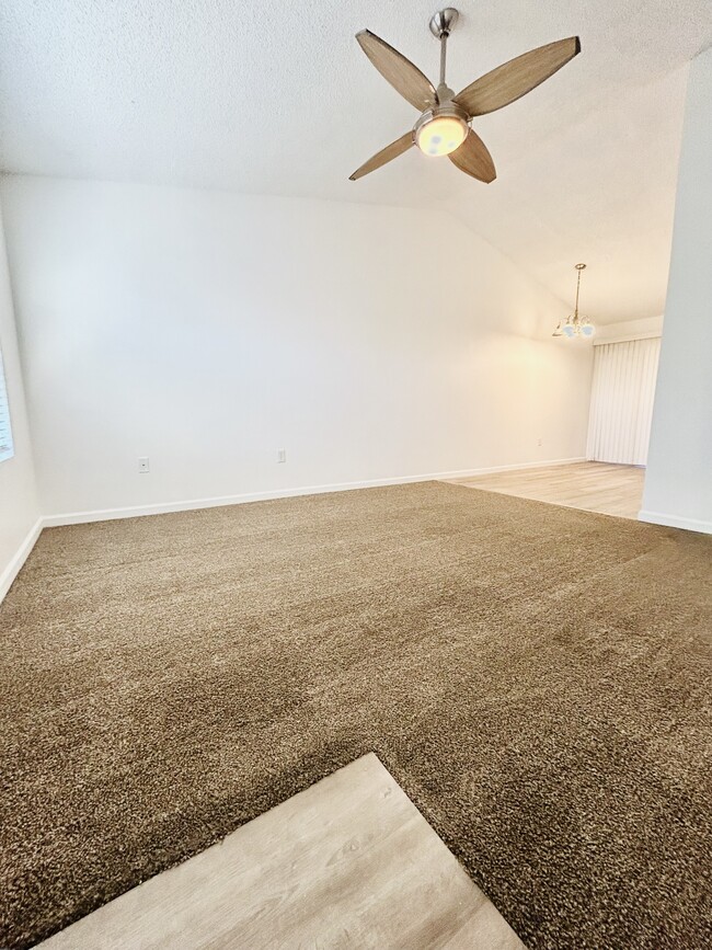 461 W Holmes Ave, Unit 347 in Mesa, AZ - Foto de edificio - Building Photo