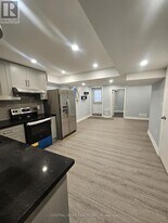 45 Wildmoor St in Markham, ON - Building Photo