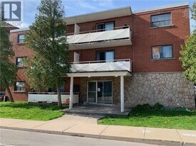 700 Lawrence Rd in Hamilton, ON - Building Photo