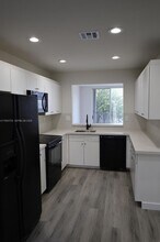 5240 NW 102nd Ct in Doral, FL - Building Photo - Building Photo