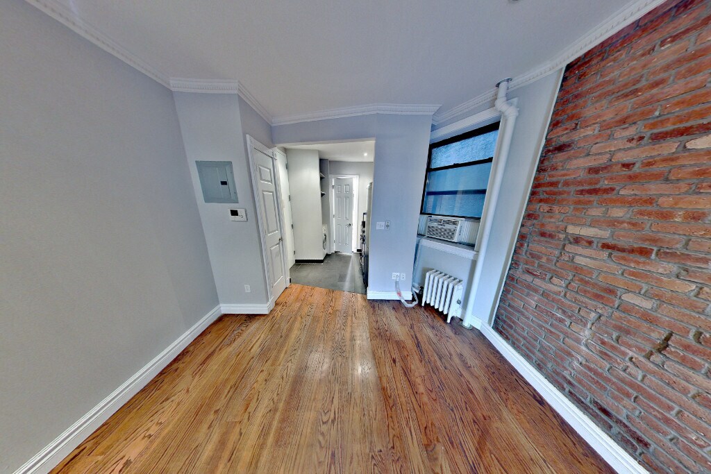 382 E 10th St in New York, NY - Building Photo
