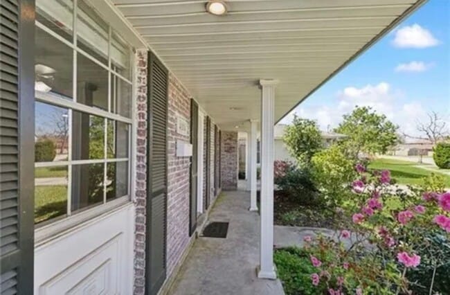 4804 Antonini Dr in Metairie, LA - Building Photo - Building Photo