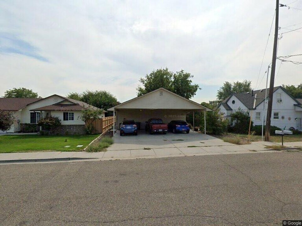 1858-1860 W Idaho Ave in Ontario, OR - Building Photo