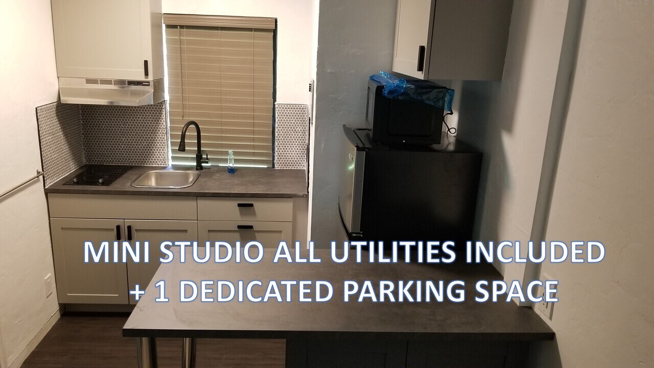 1952 Madison St, Unit Madison Studio in Hollywood, FL - Building Photo