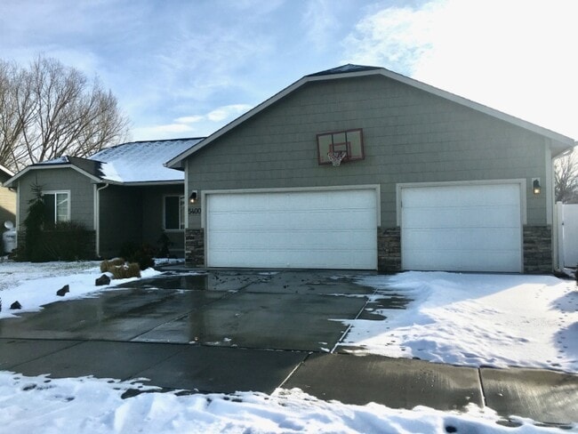 5400 W Whitman St in Yakima, WA - Building Photo - Building Photo