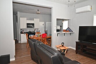 1908 10th St in Wichita Falls, TX - Foto de edificio - Building Photo