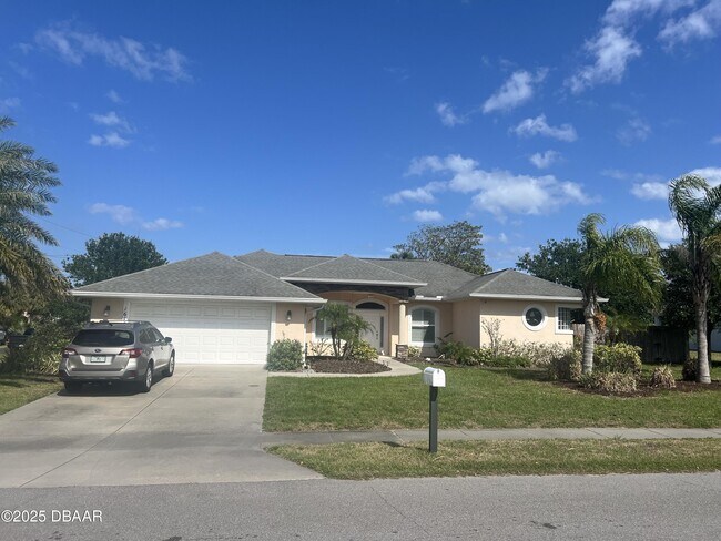 property at 1612 N Oleander Ave