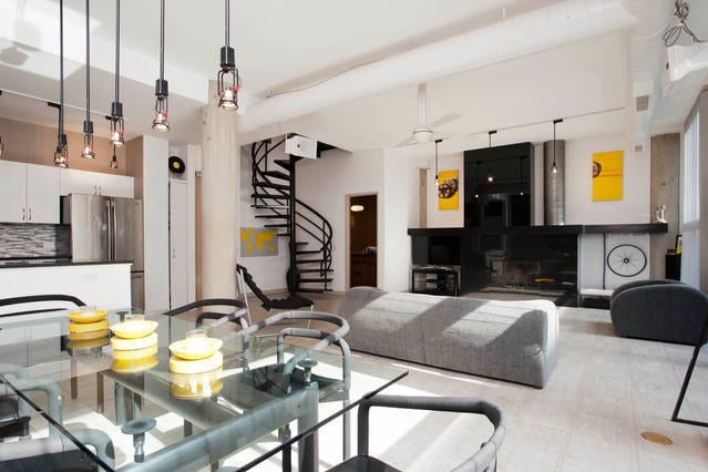 property at 939 W Huron St
