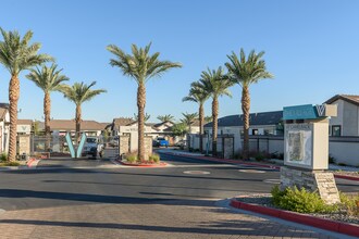 Village at Camelback Park in Phoenix, AZ - Building Photo - Building Photo