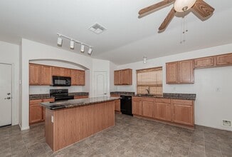 17571 W Eugene Ter in Surprise, AZ - Foto de edificio - Building Photo