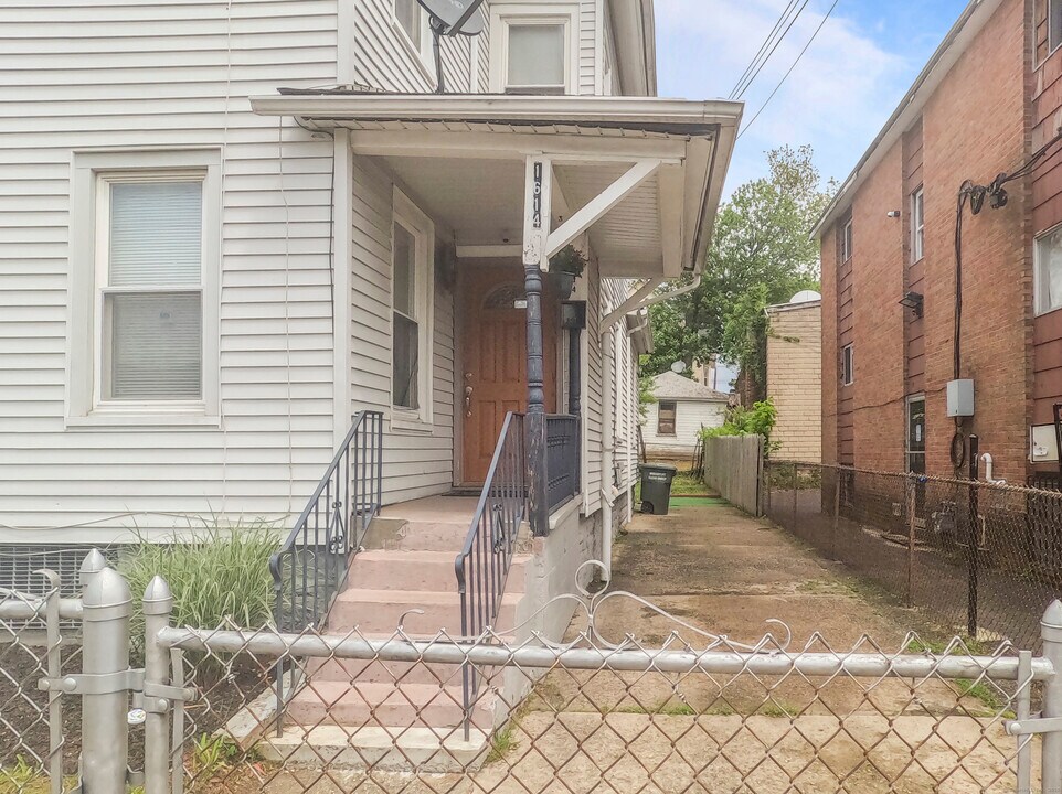 1614 Iranistan Ave in Bridgeport, CT - Building Photo