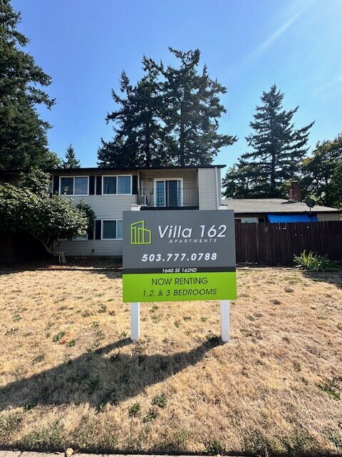 1640 SE 162nd Ave in Portland, OR - Building Photo