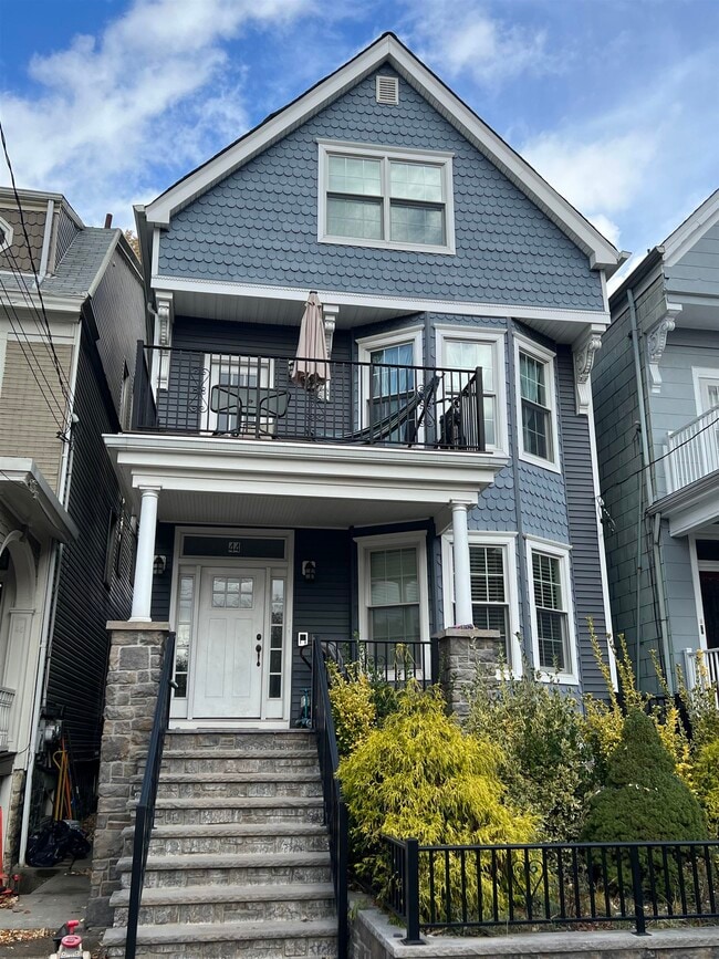 property at 44 Duer Pl