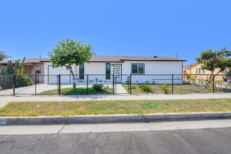 6557 Darwell Ave in Bell Gardens, CA - Building Photo - Building Photo