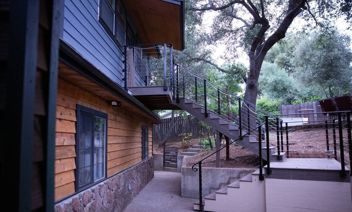 6461 Pleasant Valley Rd in Diamond Springs, CA - Foto de edificio