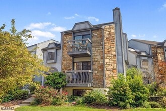 8 Delbarton Ct in Hackettstown, NJ - Building Photo - Building Photo
