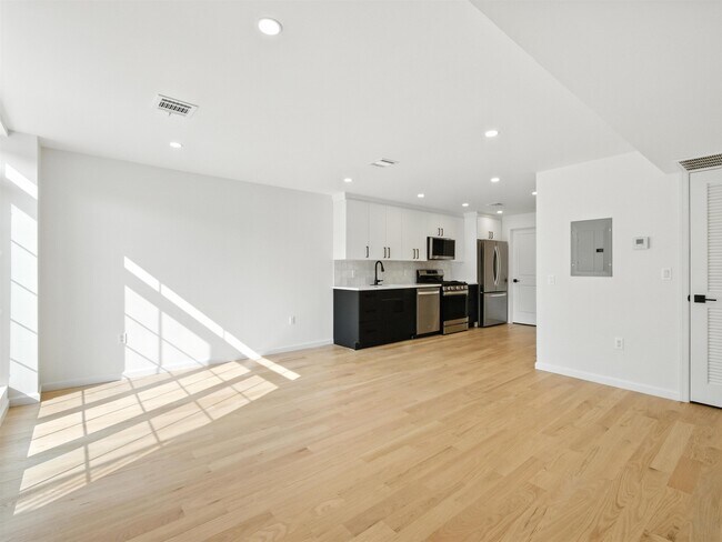 390 Webster Ave in Jersey City, NJ - Building Photo - Building Photo