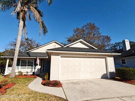 1563 Lakeway Dr in Orange Park, FL - Building Photo