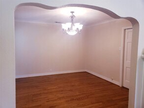 6219 Penrose Ave in Dallas, TX - Foto de edificio - Building Photo