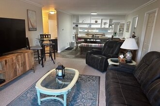 15 Oak Neck Rd in Barnstable, MA - Building Photo - Building Photo