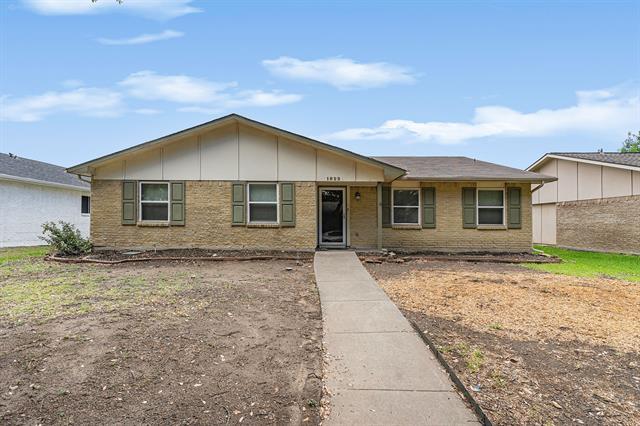 1822 Chamberlain Dr in Carrollton, TX - Building Photo