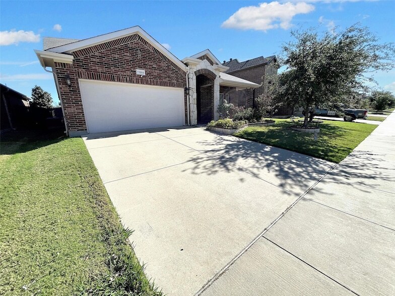 13060 Palancar Dr, Unit 6211 in Fort Worth, TX - Building Photo