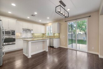 3877 Lake Cir Dr in Fallbrook, CA - Building Photo - Building Photo