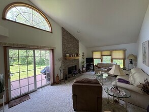 18465 Stonehedge Dr in Brookfield, WI - Building Photo - Building Photo