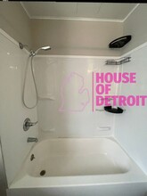 8671 Toepfer Rd in Warren, MI - Building Photo - Building Photo