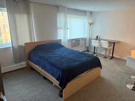 1195 N Boxwood Dr, Unit 103 in Mount Prospect, IL - Building Photo