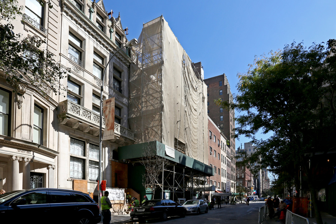 11 E 67th St in New York, NY - Building Photo