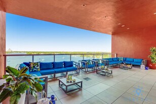 111 N Ocean Dr in Hollywood, FL - Building Photo